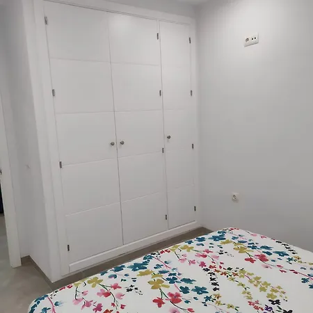 Apartamento Moderno Con Terraza, Solo Familias Y Parejas